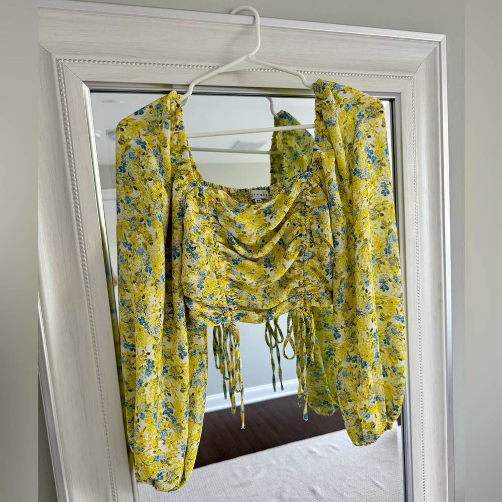 LS Floral Ruched Tie Front Blouse